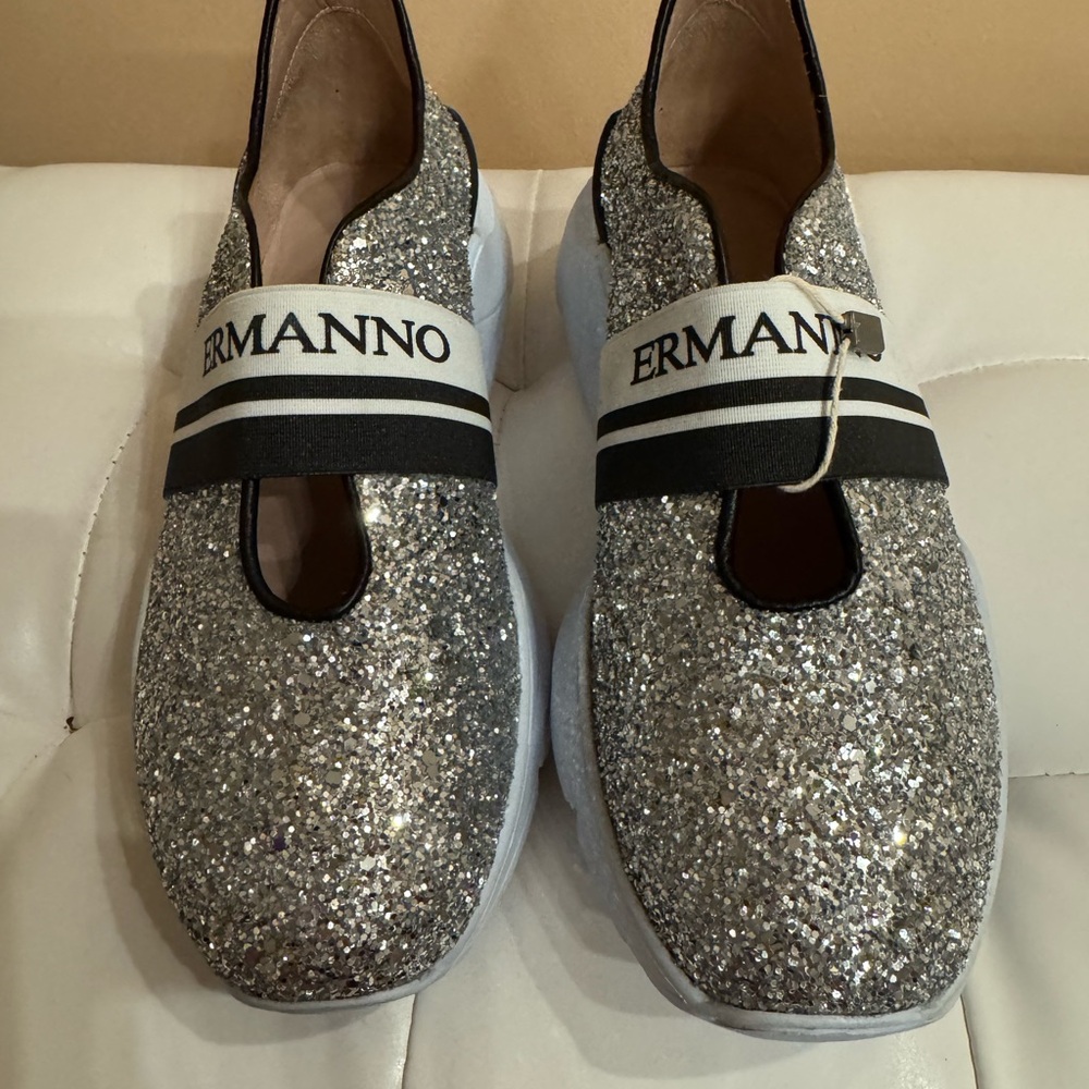 Ermanno Scervino Glitter Silver Sneakers. Small fit. True size 5-5.5, narrow.